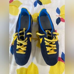 Nike Skechers Vintage ,  color blue and yellow/ Size 10.5